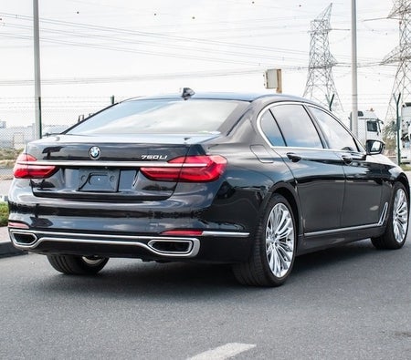 BMW 750Li 2018, photo 2 of 4