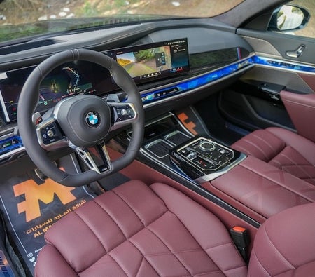 BMW 735i 2025, photo 3 of 4