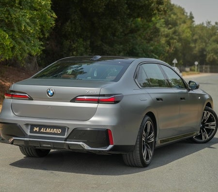 Grigio BMW 735i 2025