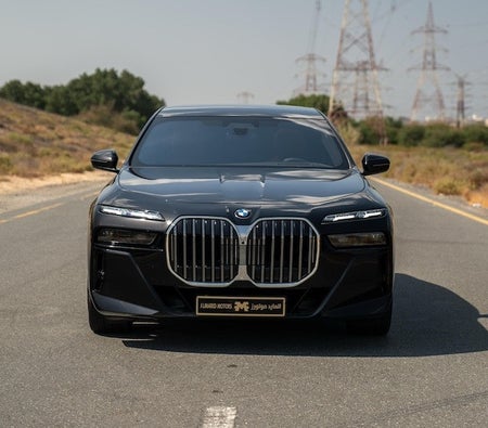 BMW 735i 2025, photo 2 of 4