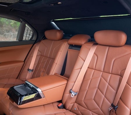 BMW 735i 2025, photo 4 of 4