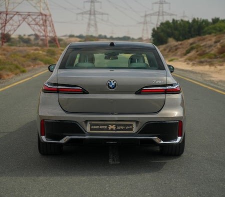 BMW 735i 2025, photo 3 of 4