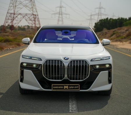BMW 735i 2025, photo 2 of 4