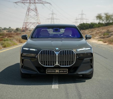 BMW 735i 2025, photo 2 of 4