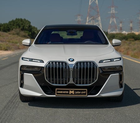 BMW 735i 2025, photo 2 of 4