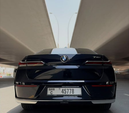 أسود بي إم دبليو 735 آي 2024 أسود بي إم دبليو 735 آي 2024