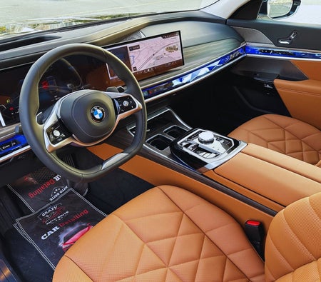 BMW 735i 2025, photo 2 of 4