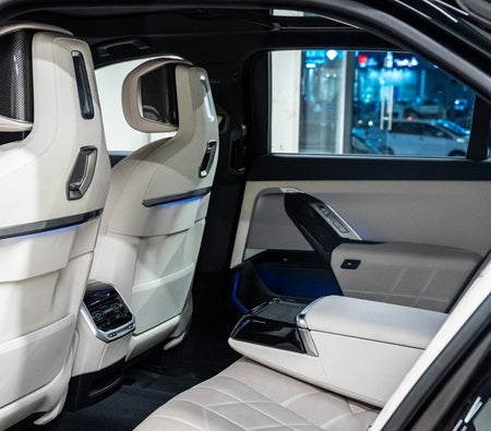 Black BMW 735i 2025