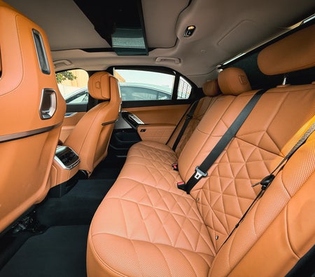BMW 735i 2025