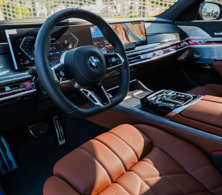Темно-серый BMW 740Li M Kit 2024 год Темно-серый BMW 740Li M Kit 2024 год