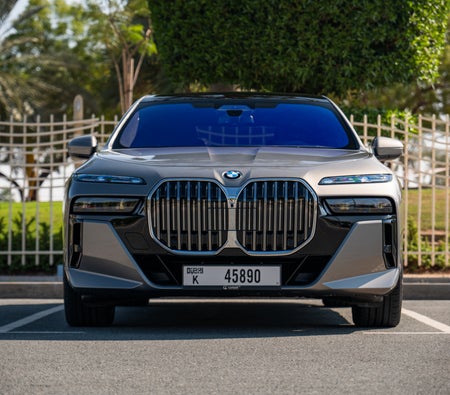 Темно-серый BMW 740Li M Kit 2024 год Темно-серый BMW 740Li M Kit 2024 год