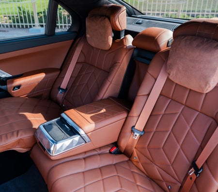 Темно-серый BMW 740Li M Kit 2024 год Темно-серый BMW 740Li M Kit 2024 год