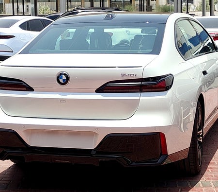 Blanc BMW 740i M Sport 2026