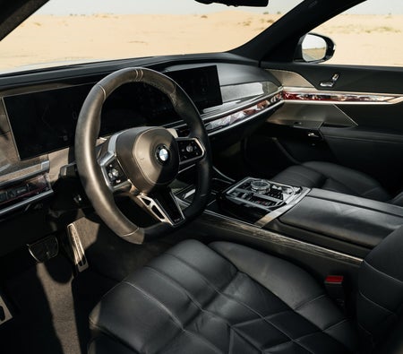 BMW 740i 2024