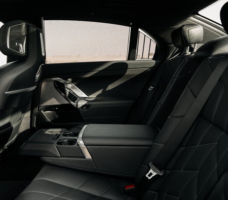 BMW 740i 2024