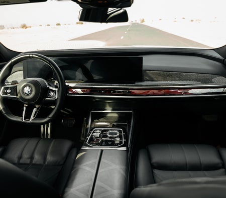 BMW 740i 2024