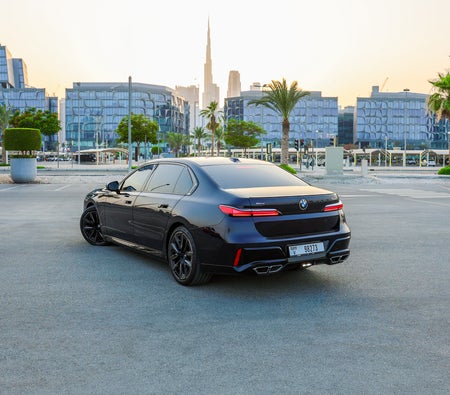 BMW 760i 2023