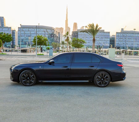 BMW 760i 2023