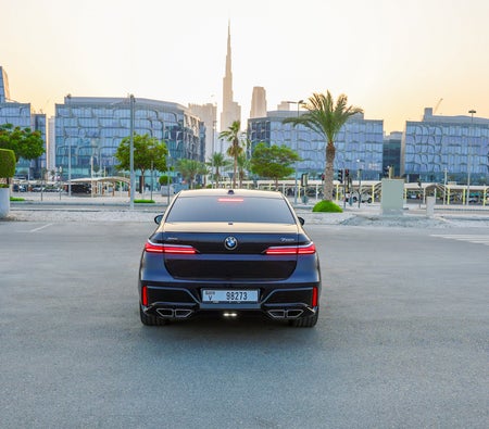 BMW 760i 2023