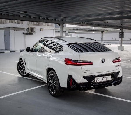 Beyaz BMW X4 M Kit 2023