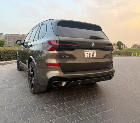 Gray BMW X5 M40i 2025