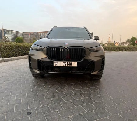 Gray BMW X5 M40i 2025