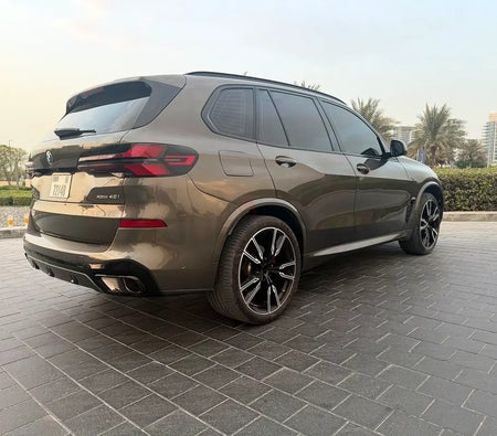 Gray BMW X5 M40i 2025