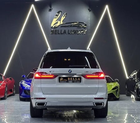 White BMW X7 xDrive50i 2019