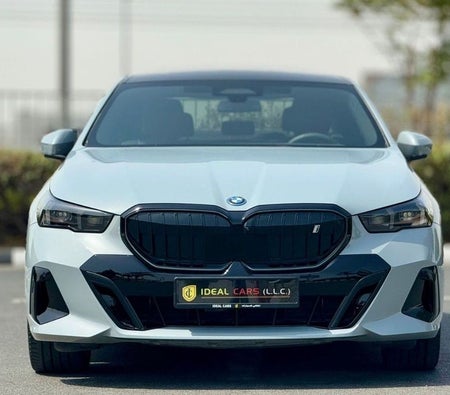 Gray BMW i5 2024