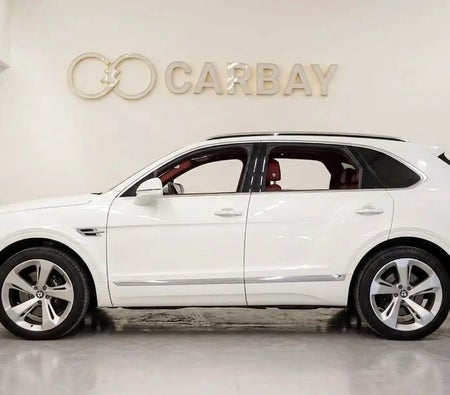 White Bentley Bentayga 2017