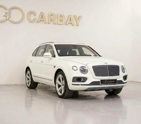 White Bentley Bentayga 2017