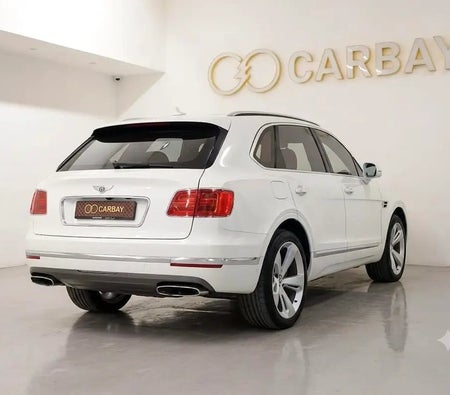 White Bentley Bentayga 2017