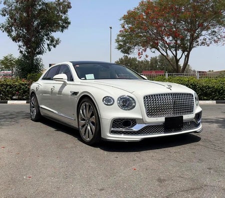 Bentley Flying Spur V8 2022, photo 3 of 4