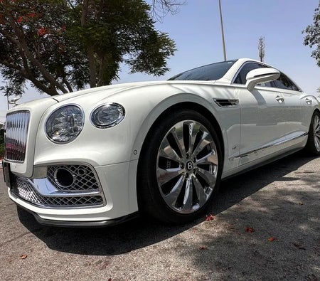 Bentley Flying Spur V8 2022, photo 2 of 4