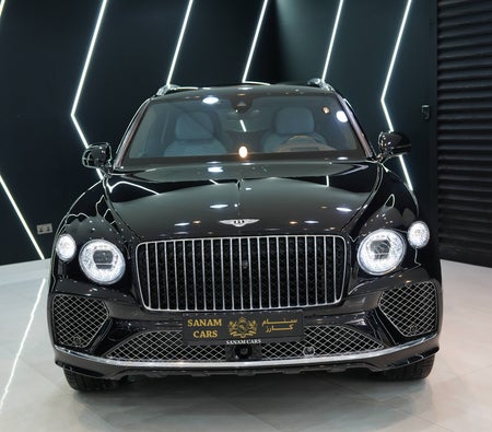 Bentley Bentayga Azure 2025, photo 2 of 4