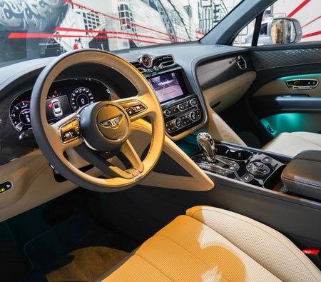 Bentley Bentayga Black Edition 2025, photo 3 of 4