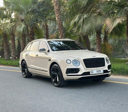 Bentley Bentayga  2017, photo 2 of 4