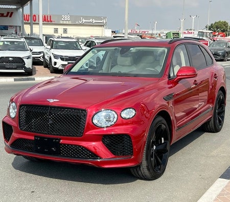 Bentley Bentayga V8 2022, photo 3 of 4