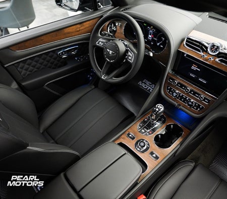 Noir Bentley Bentayga Azure V8 2023