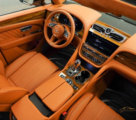 Noir Bentley Bentayga Azure V8 2023