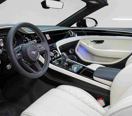 Grün Bentley Continental GTC V8 2023 Grün Bentley Continental GTC V8 2023