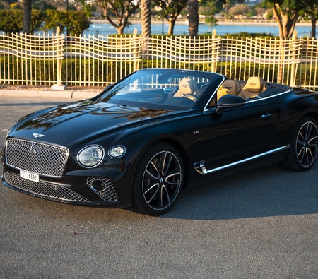 Голубой Bentley GTC Convertible 2021 год Голубой Bentley GTC Convertible 2021 год