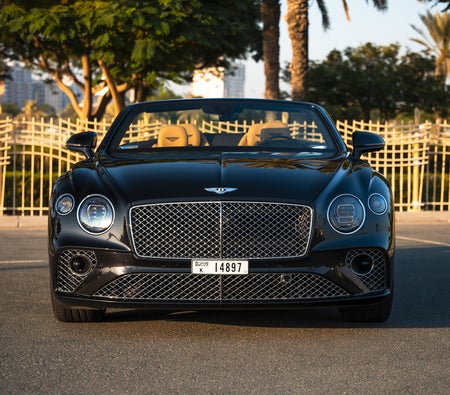 Голубой Bentley GTC Convertible 2021 год Голубой Bentley GTC Convertible 2021 год
