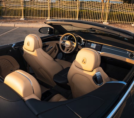 Голубой Bentley GTC Convertible 2021 год Голубой Bentley GTC Convertible 2021 год