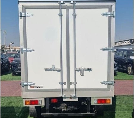 White CMC D 270 2025