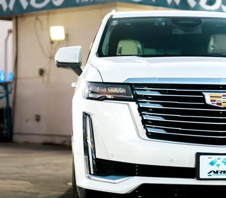 White Cadillac Escalade Platinum 2021