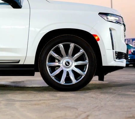 White Cadillac Escalade Platinum 2021