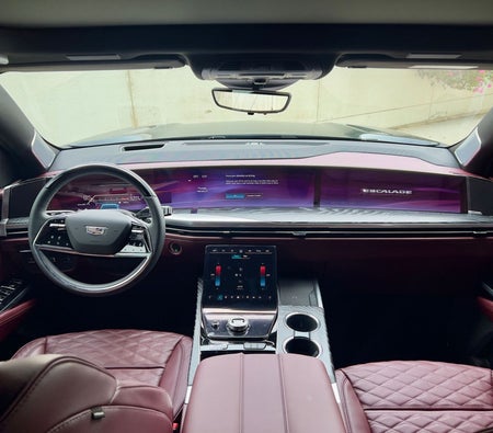 Черный Cadillac Escalade 2025 год