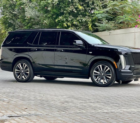 Черный Cadillac Escalade 2025 год