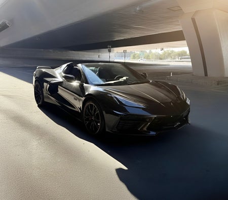 Черный Chevrolet Corvette C8 Stingray Convertible 2023 год Черный Chevrolet Corvette C8 Stingray Convertible 2023 год